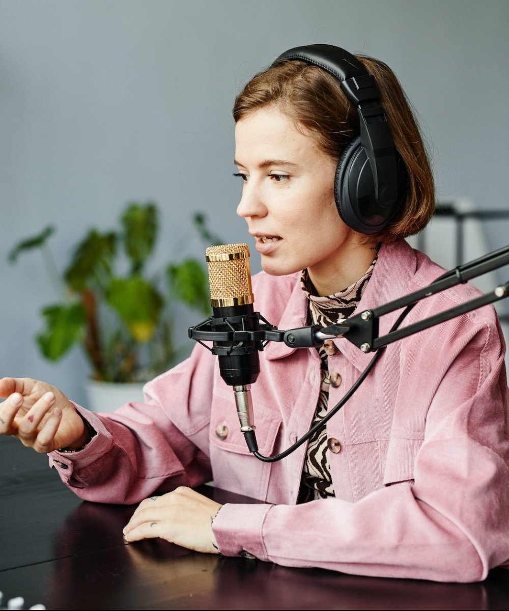young-woman-recording-podcast-at-home-e1665506644614.jpg young-woman-recording-podcast-at-home-e1665506644614.jpg